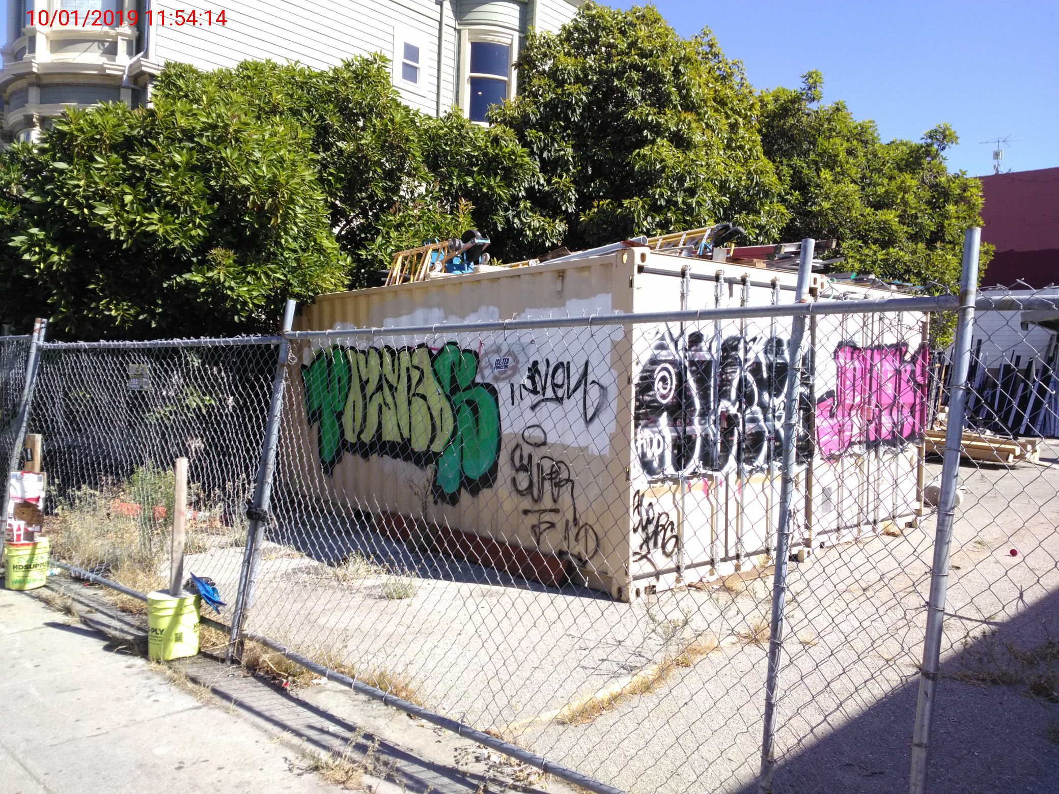 Graffiti at 793 SOUTH VAN NESS AVE