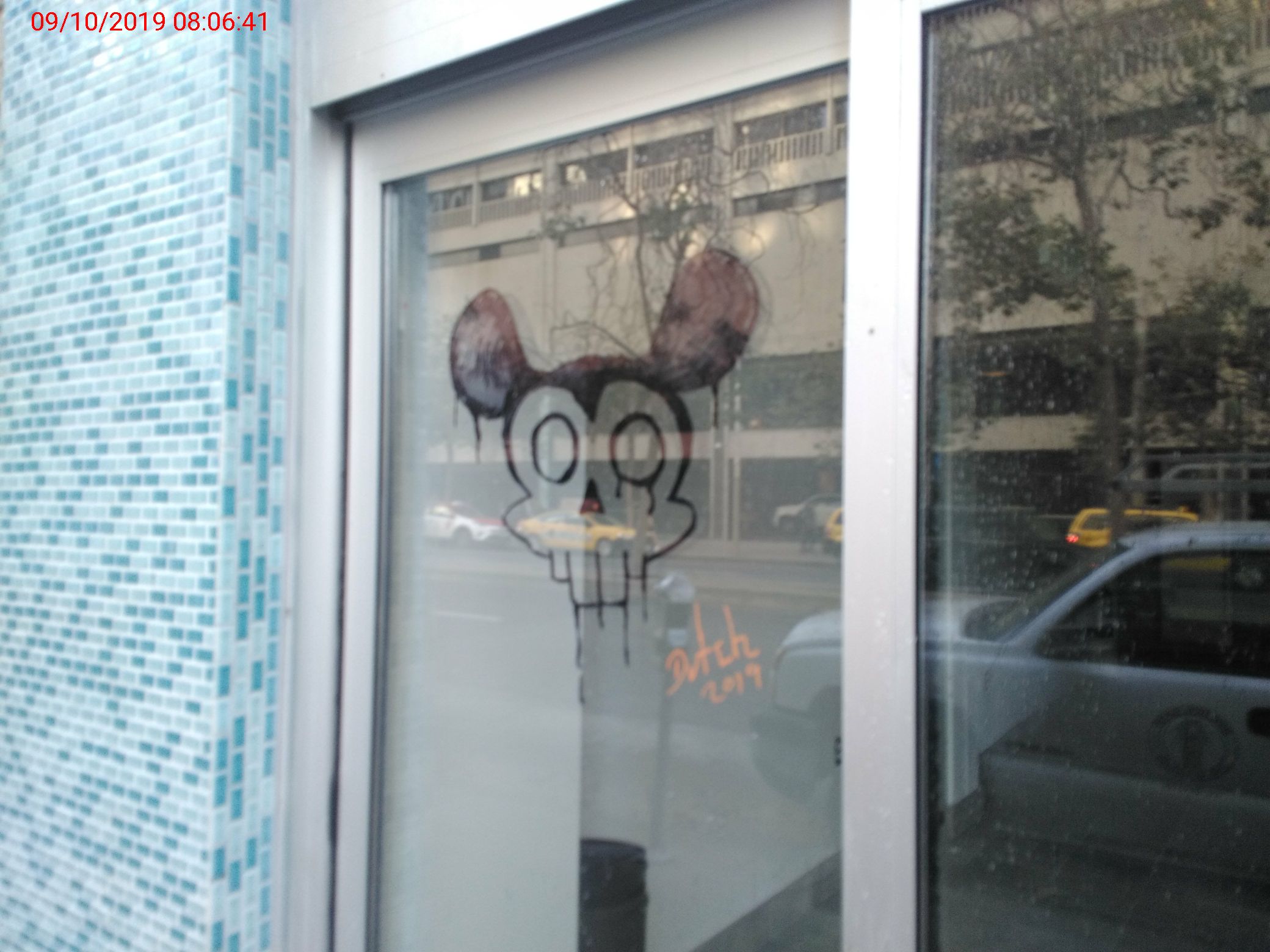 Graffiti at 49 Drumm St