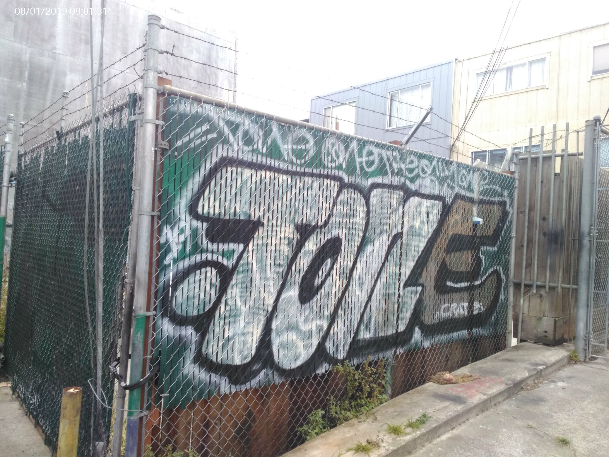 Graffiti at 2983 FOLSOM ST