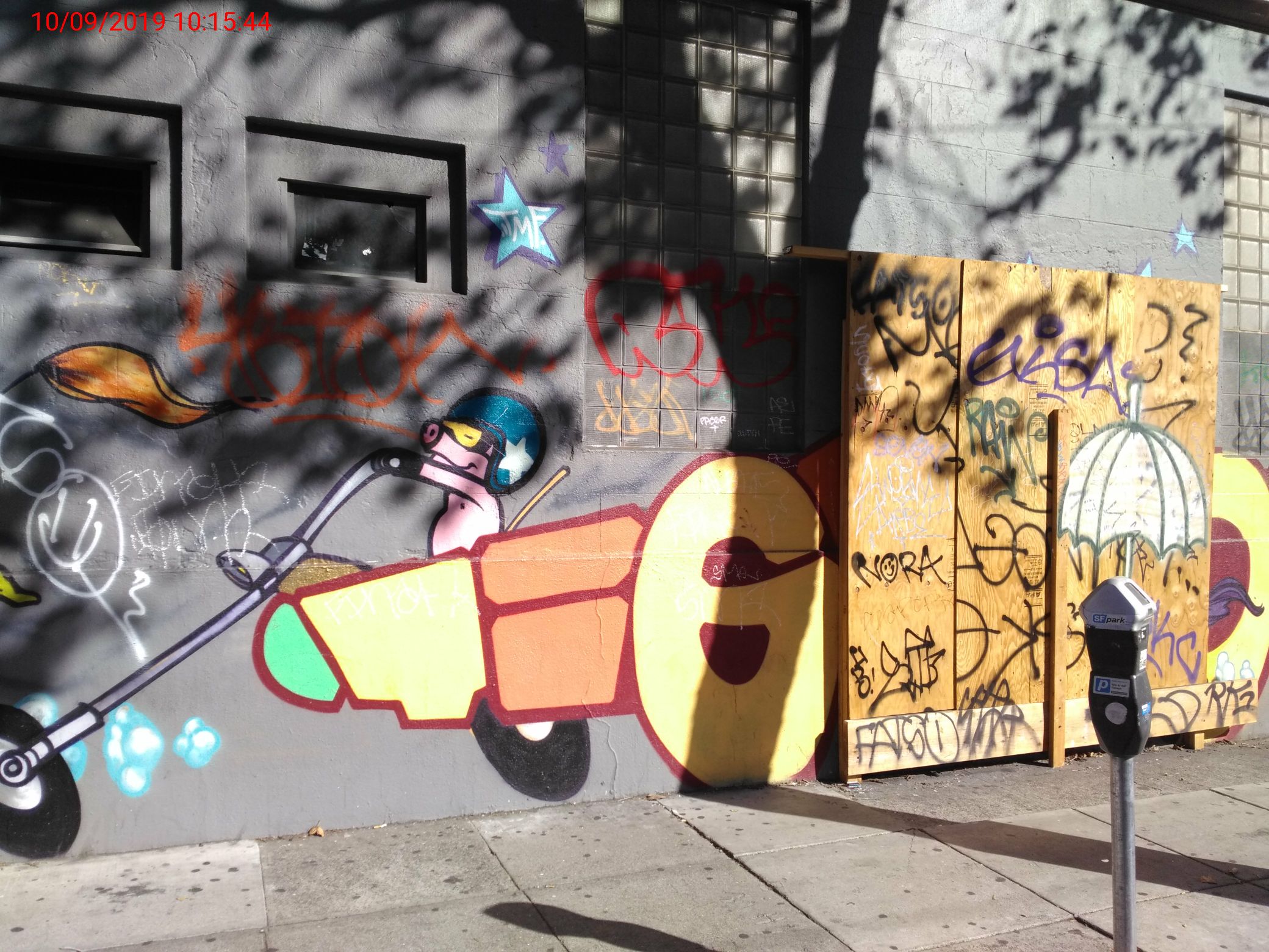 Graffiti at 599 VALENCIA ST