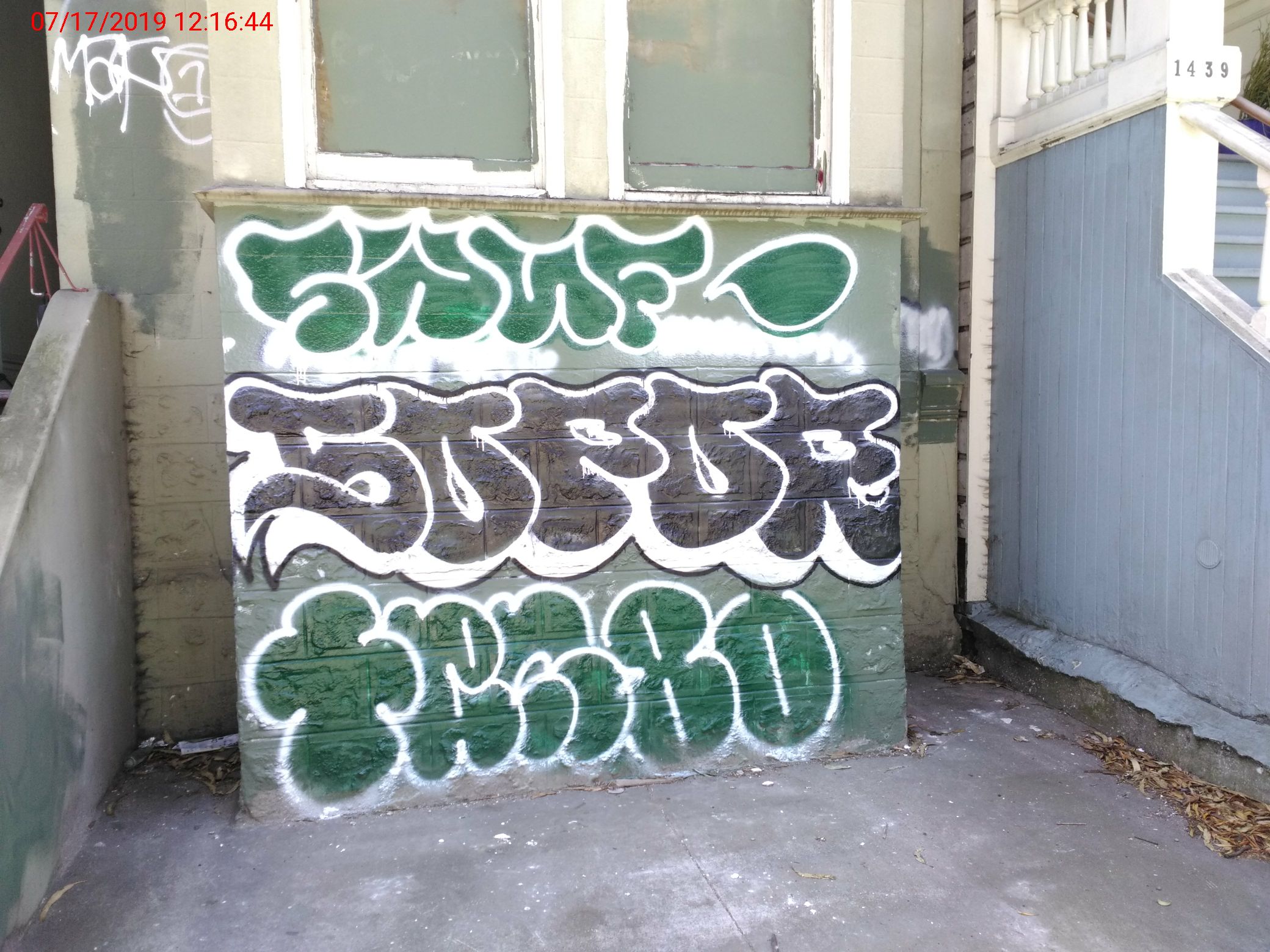 Graffiti at 1429 Oak St