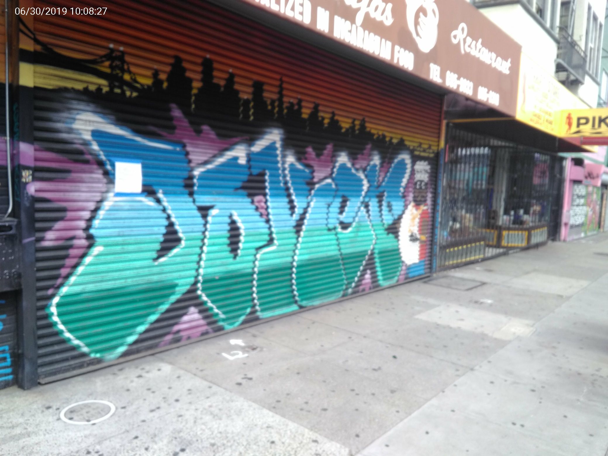 Graffiti at 2338 MISSION ST