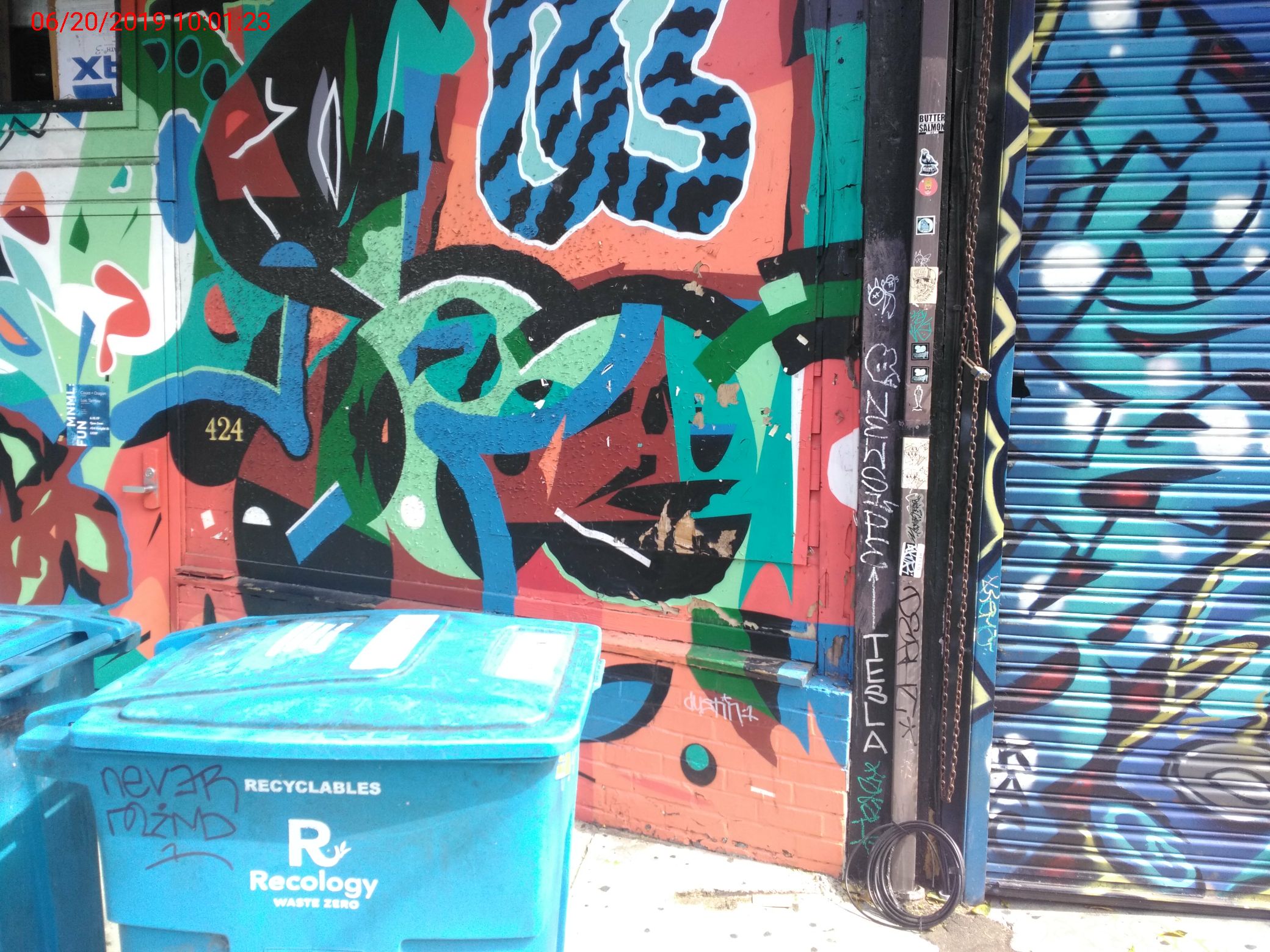 Graffiti at 424 HAIGHT ST
