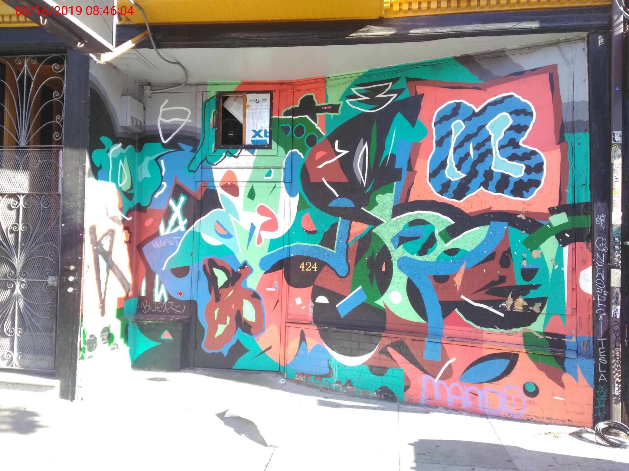 Graffiti at 424 HAIGHT ST
