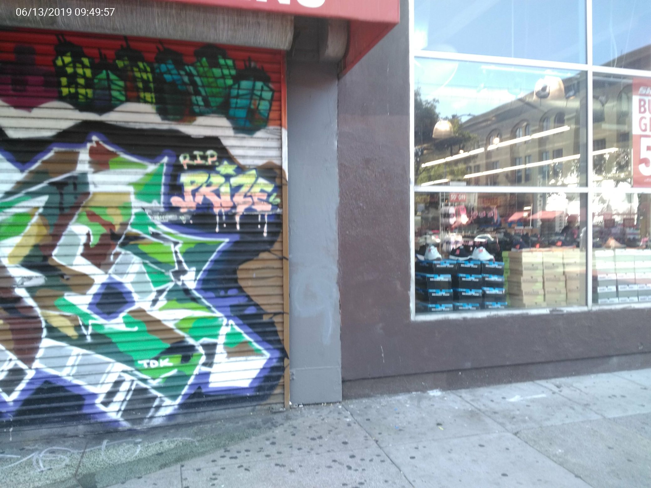 Graffiti at 2610 MISSION ST
