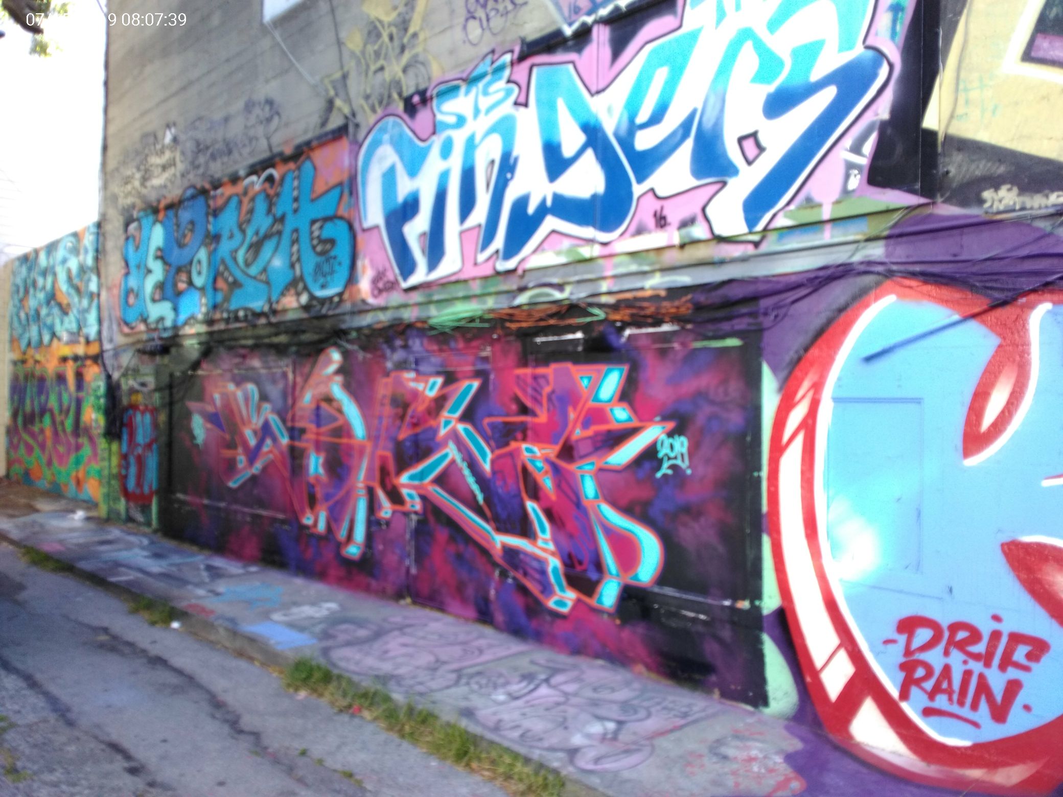 Graffiti at 2780 MISSION ST