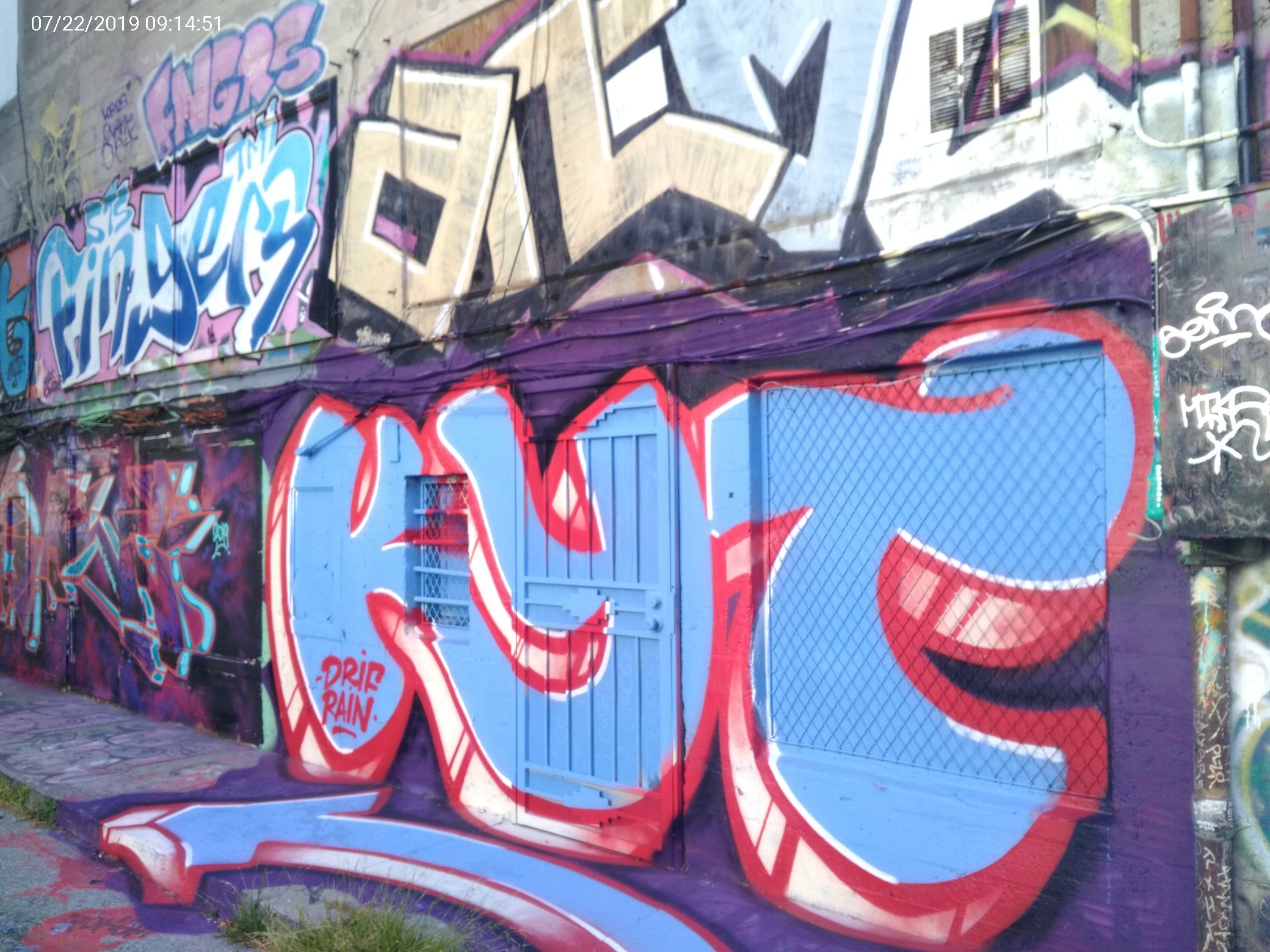 Graffiti at 2780 MISSION ST