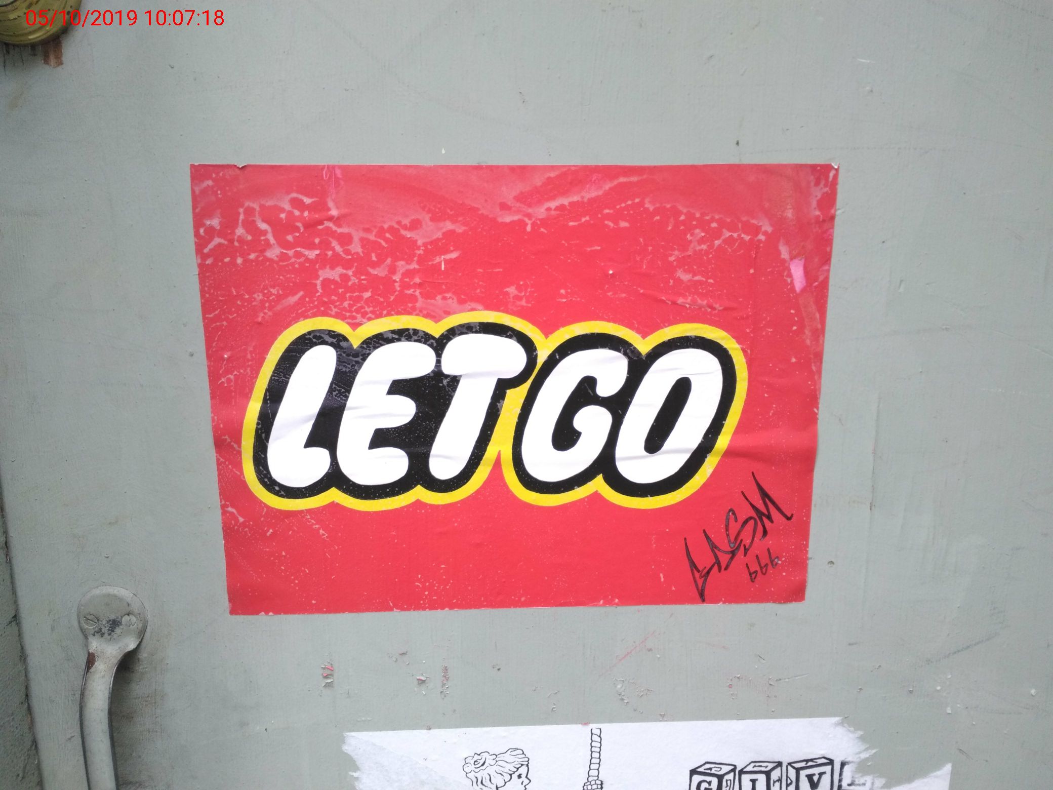 Graffiti at 68 Waller St