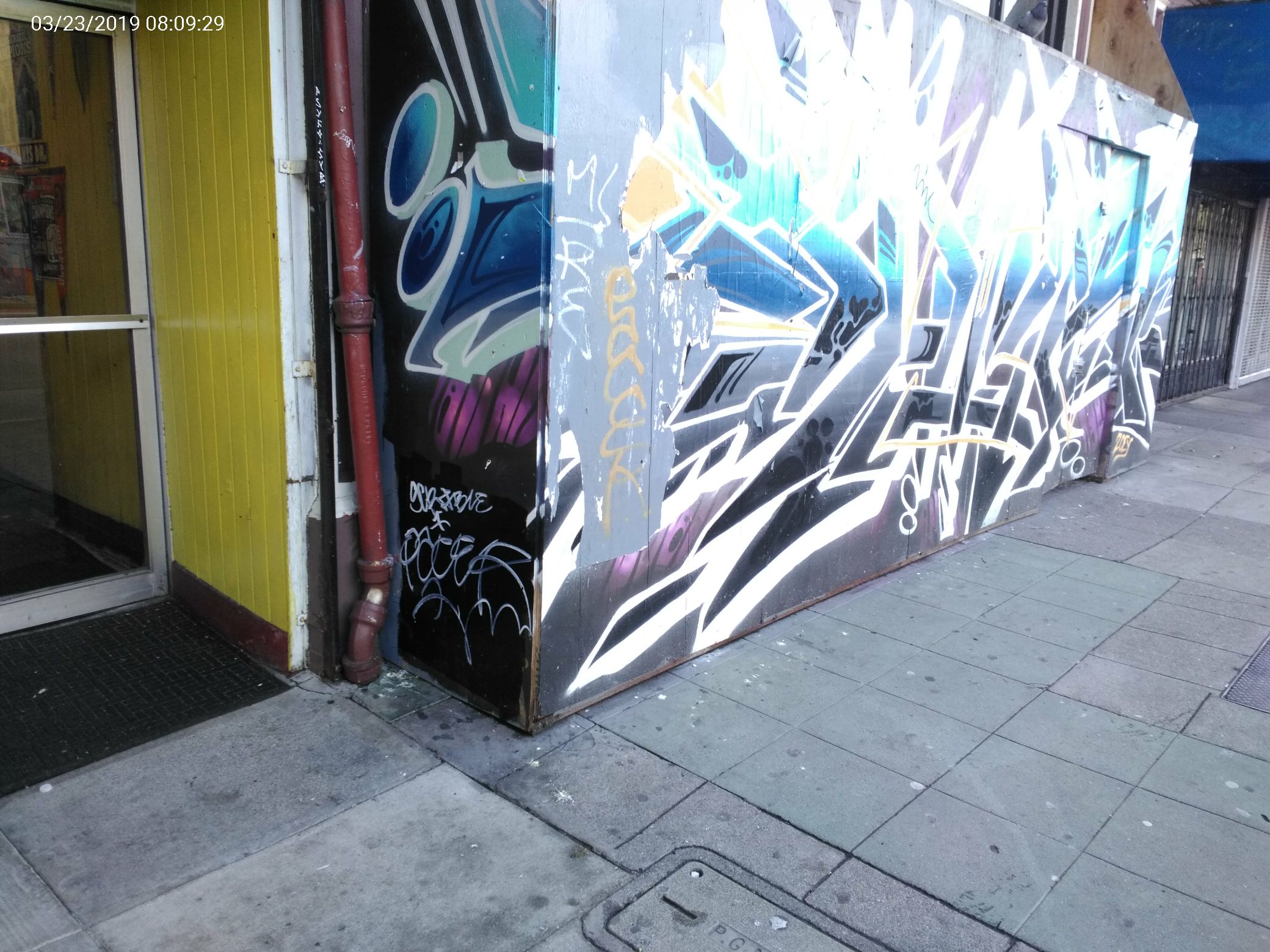 Graffiti at 2621 MISSION ST