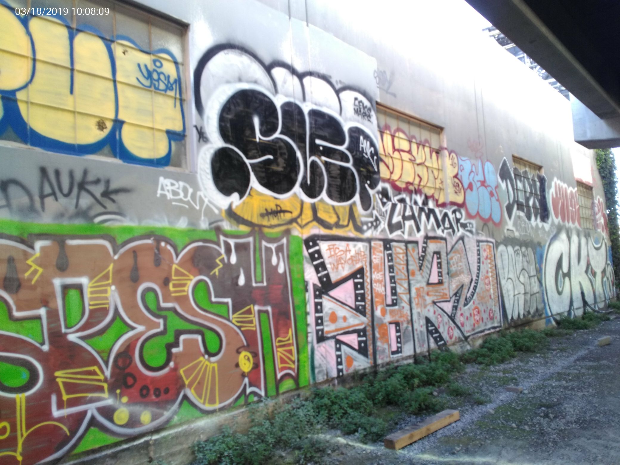 Graffiti at 660 BRYANT ST