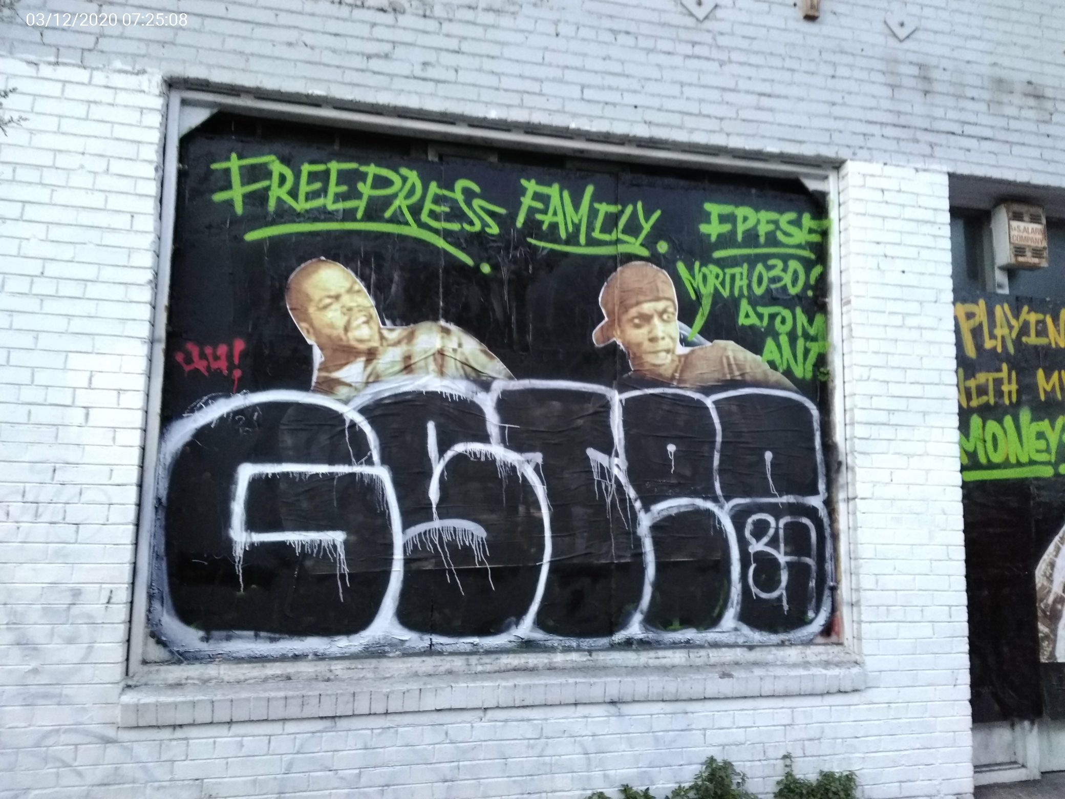 Graffiti at 230 07TH ST