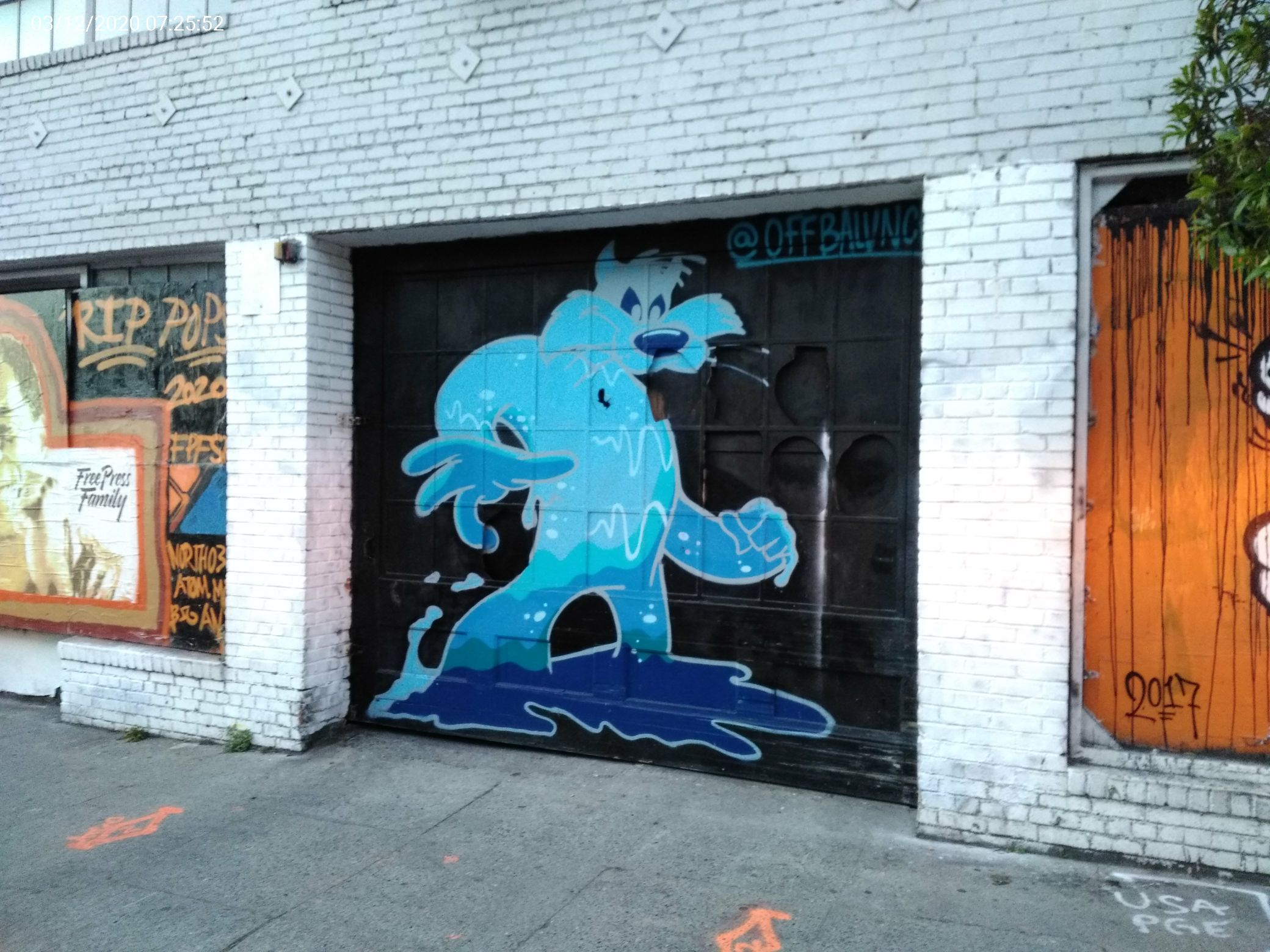 Graffiti at 230 07TH ST