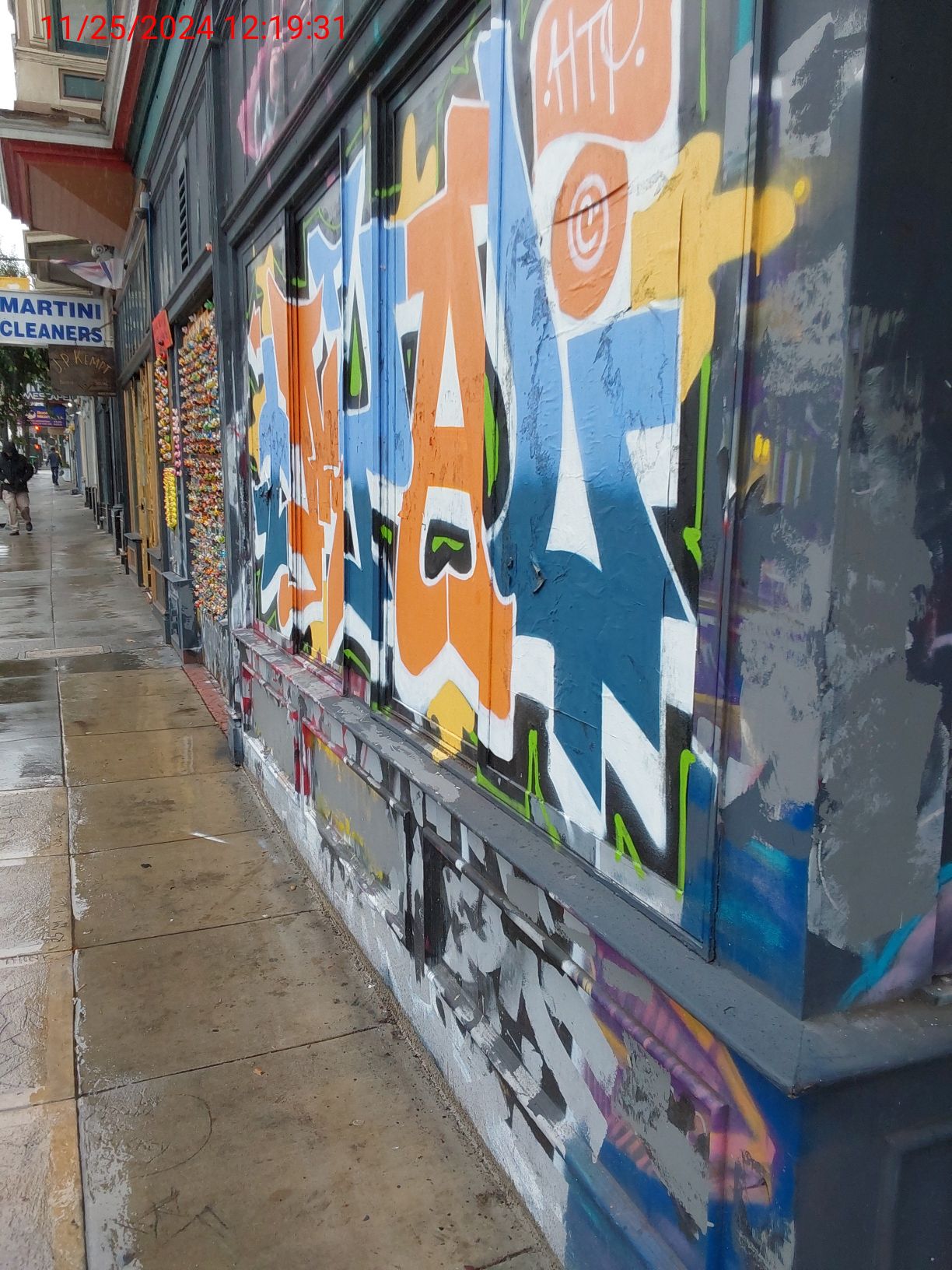 Graffiti at 1101 Oak St