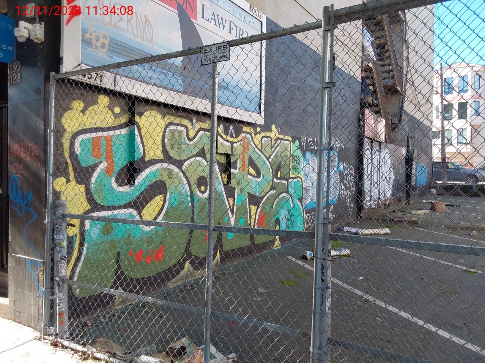 Graffiti at 1128 Valencia St