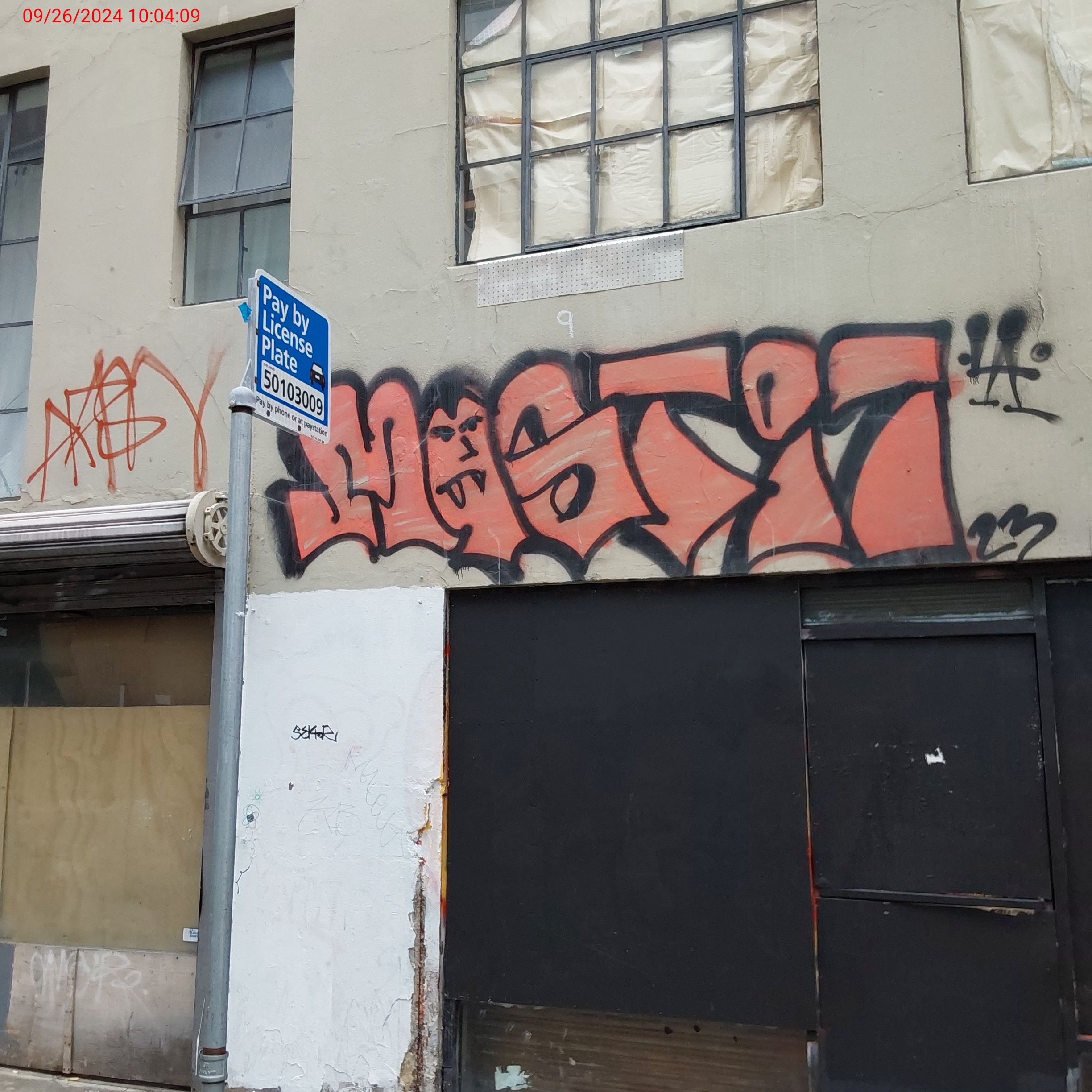 Graffiti at 810 MISSION ST