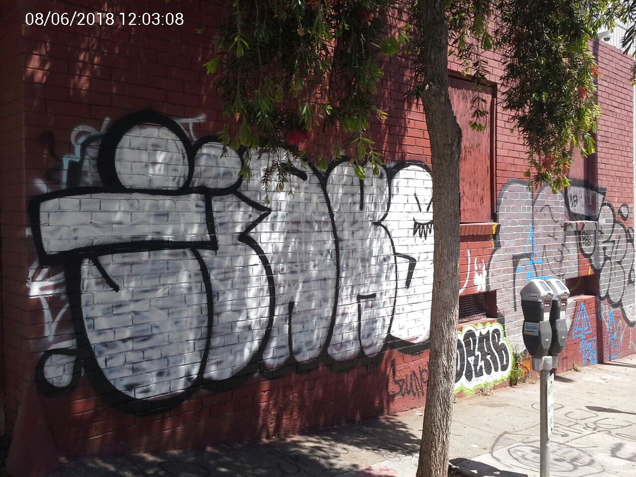 Graffiti at 985 ELLIS ST