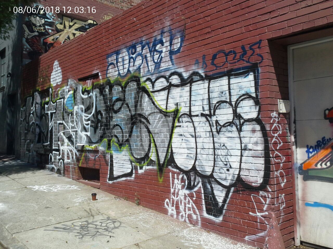 Graffiti at 985 ELLIS ST