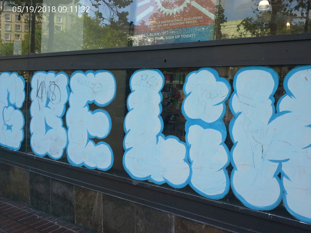 Graffiti at 979 MARKET ST