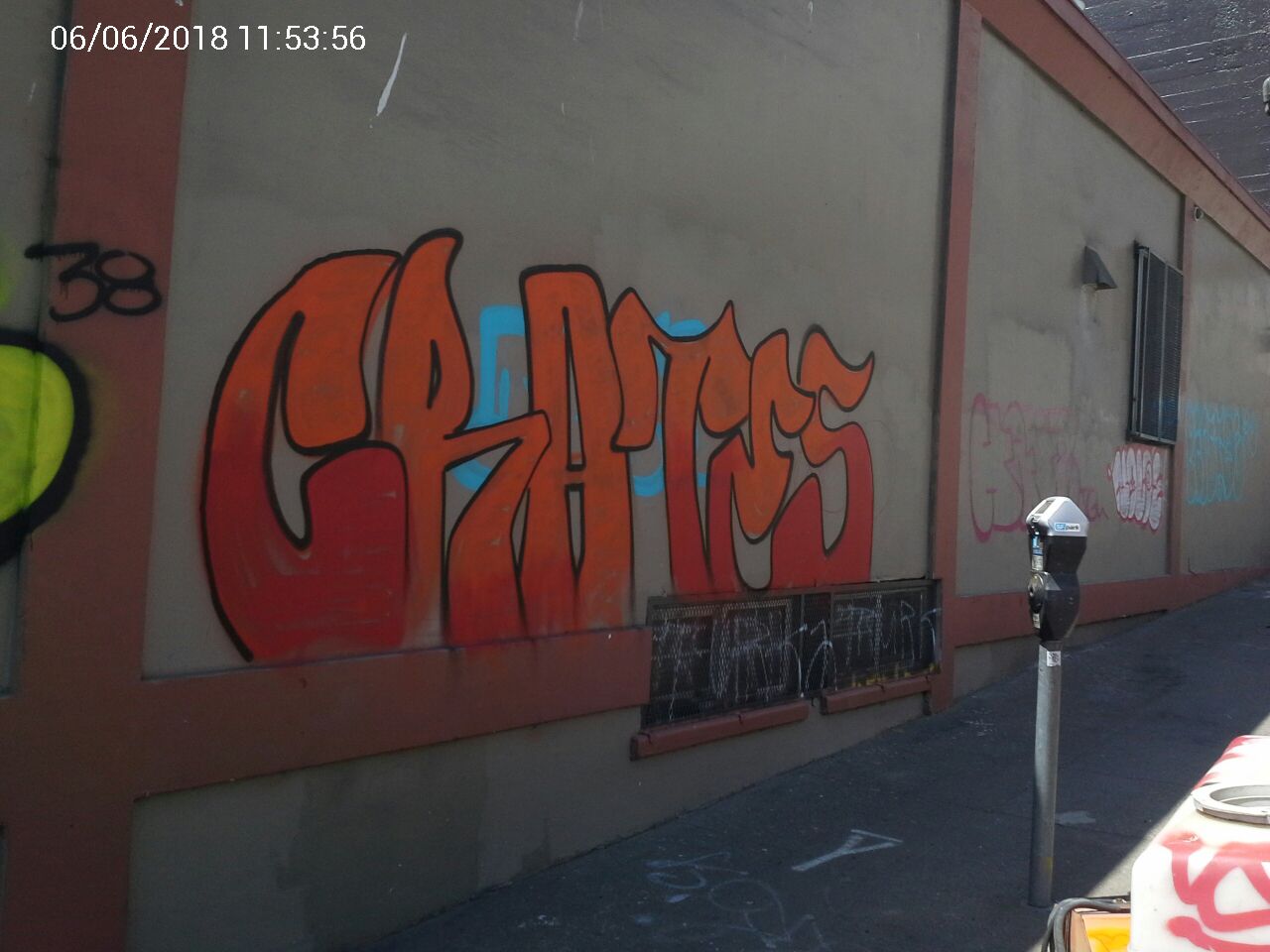 Graffiti at 825 POLK ST