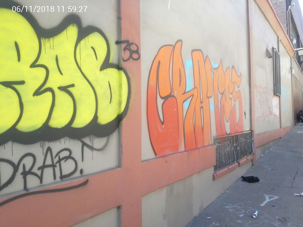 Graffiti at 825 POLK ST