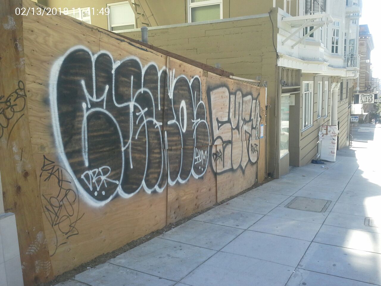 Graffiti at 824 HYDE ST