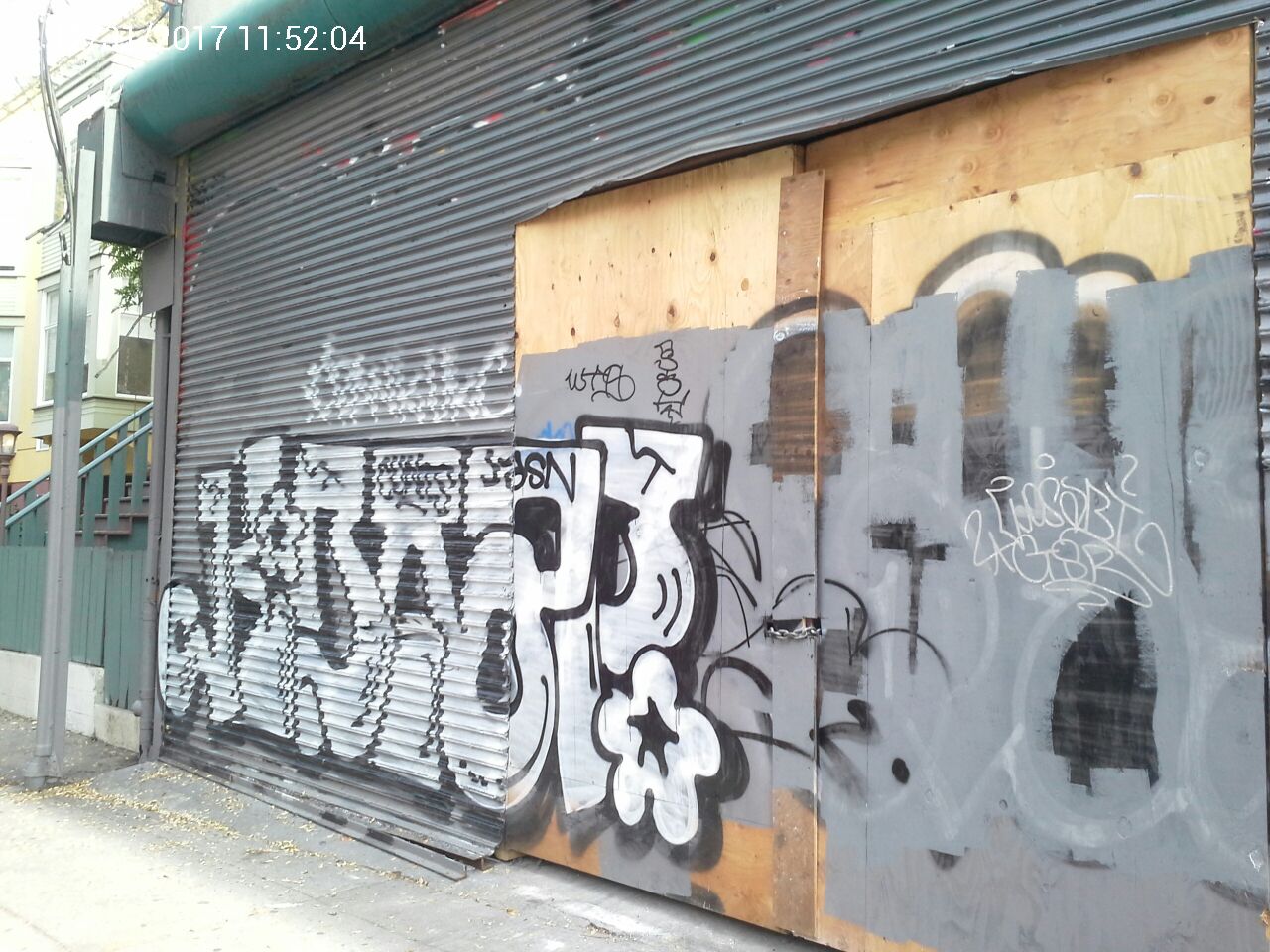 Graffiti at 2771 FOLSOM ST