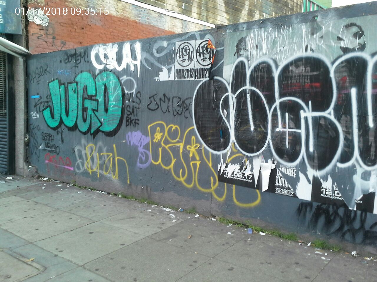 Graffiti at 2525 MISSION ST