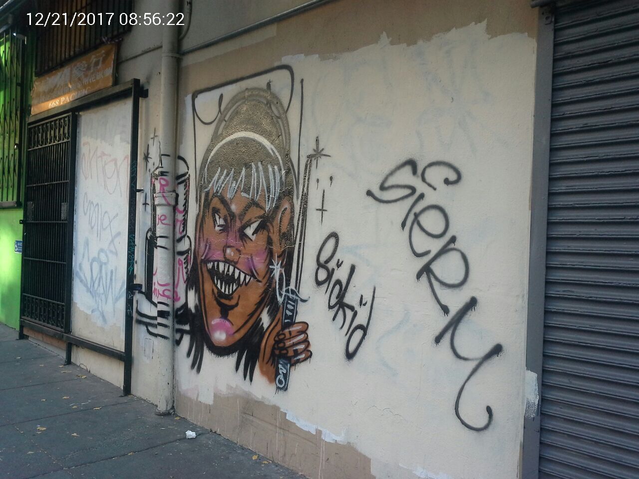 Graffiti at 668 PACIFIC AVE