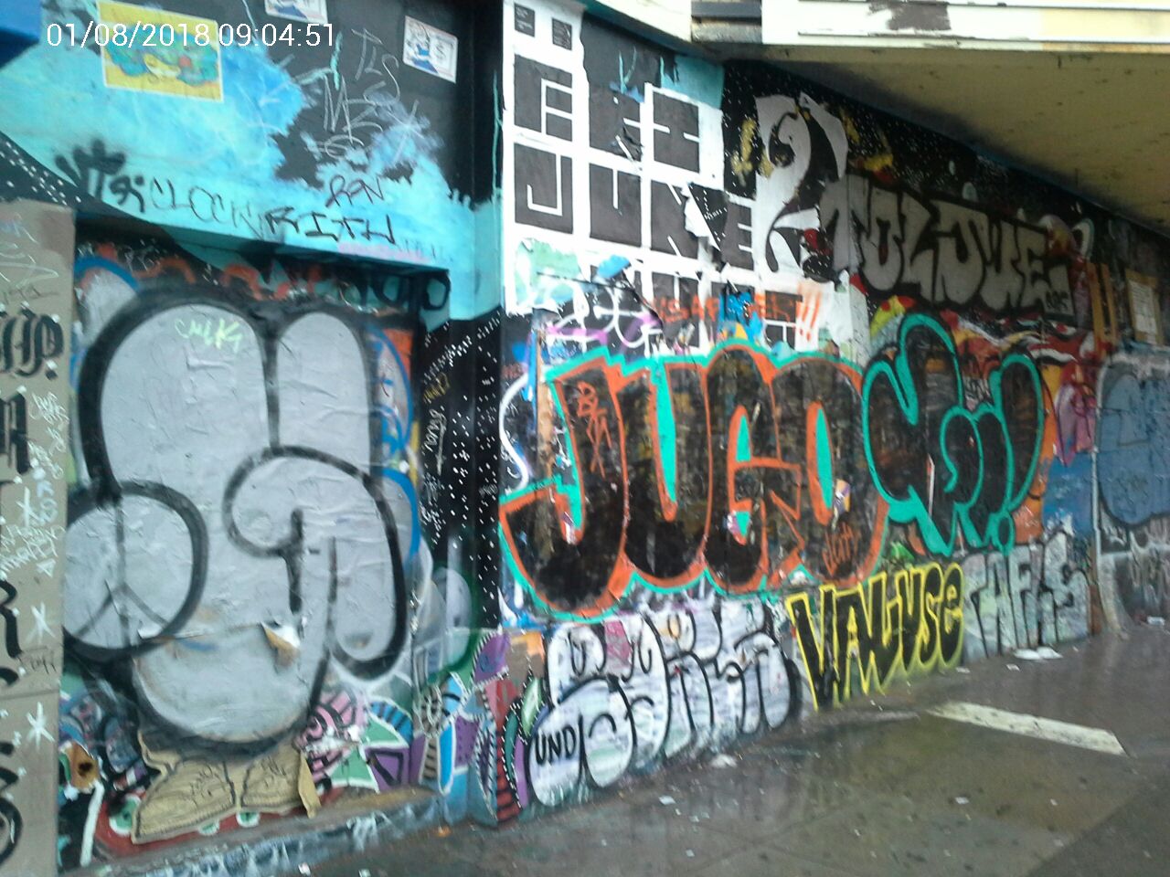 Graffiti at 2465 MISSION ST