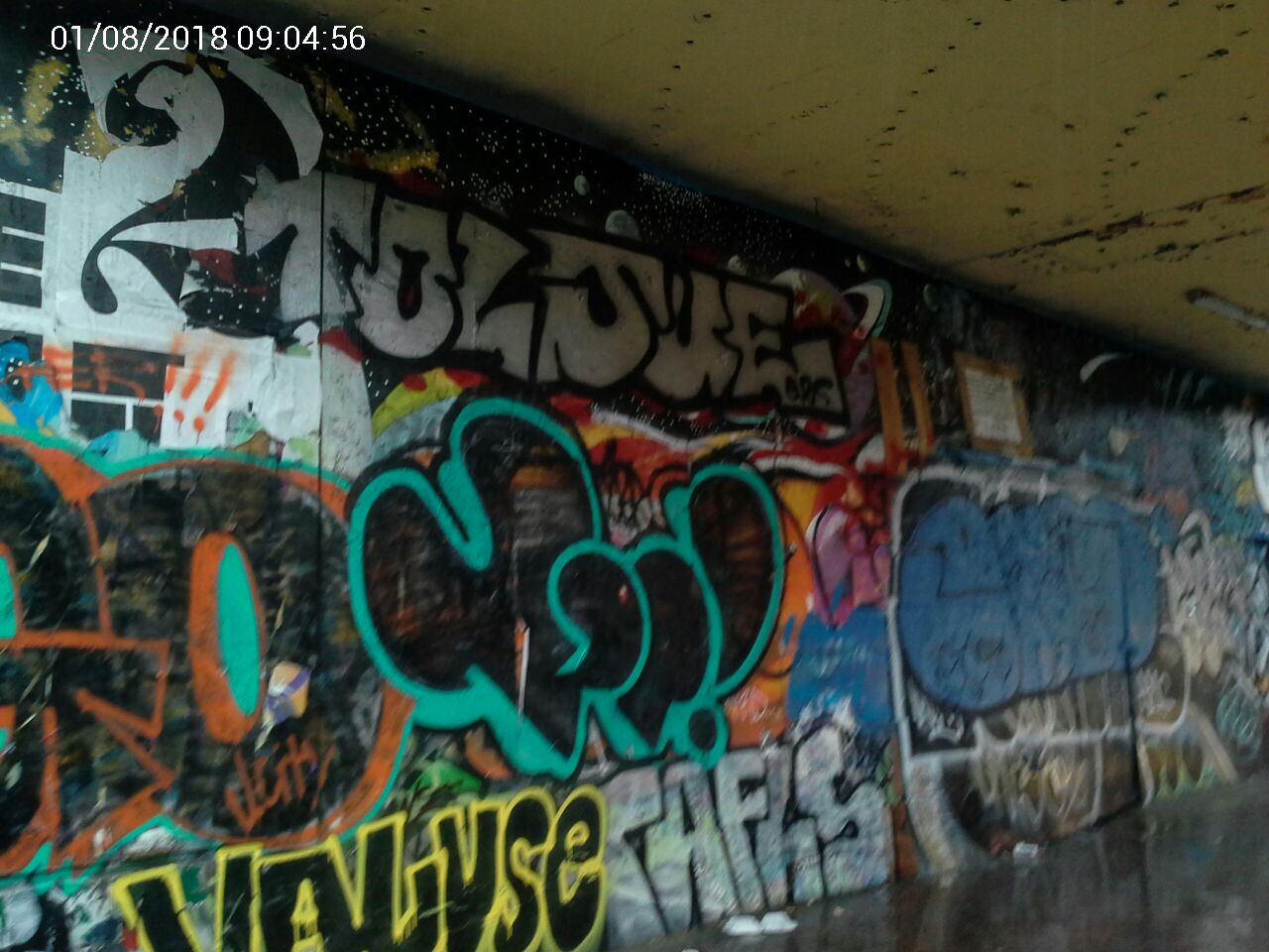 Graffiti at 2465 MISSION ST