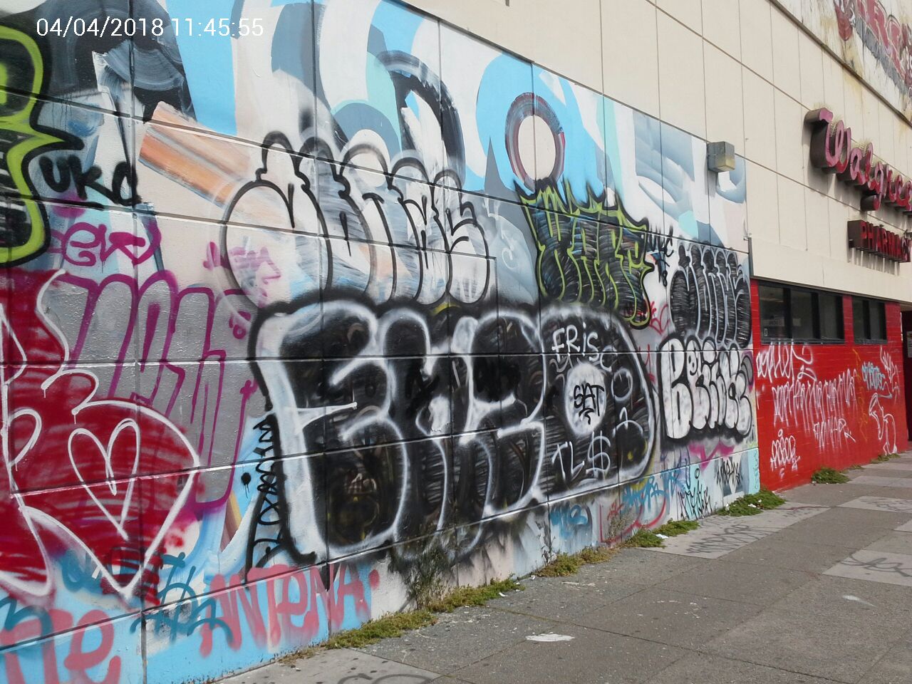 Graffiti at 2690 MISSION ST