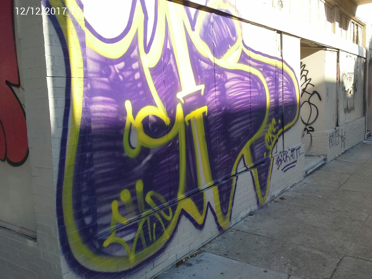 Graffiti at 2595 FOLSOM ST