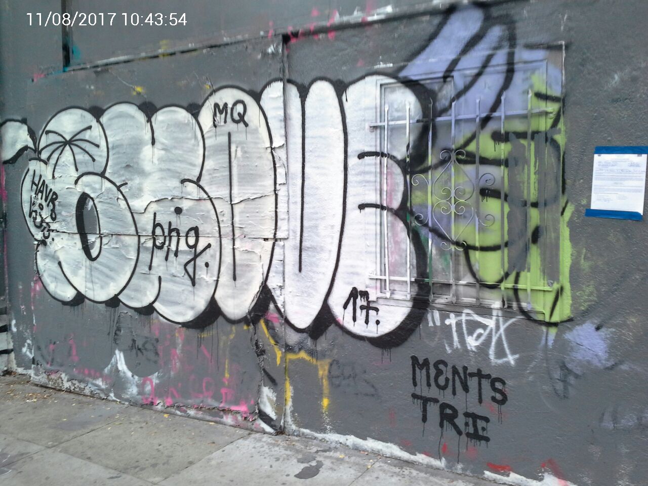 Graffiti at 2781 Folsom St
