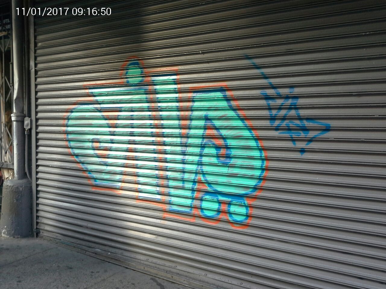 Graffiti at 905 GRANT AVE