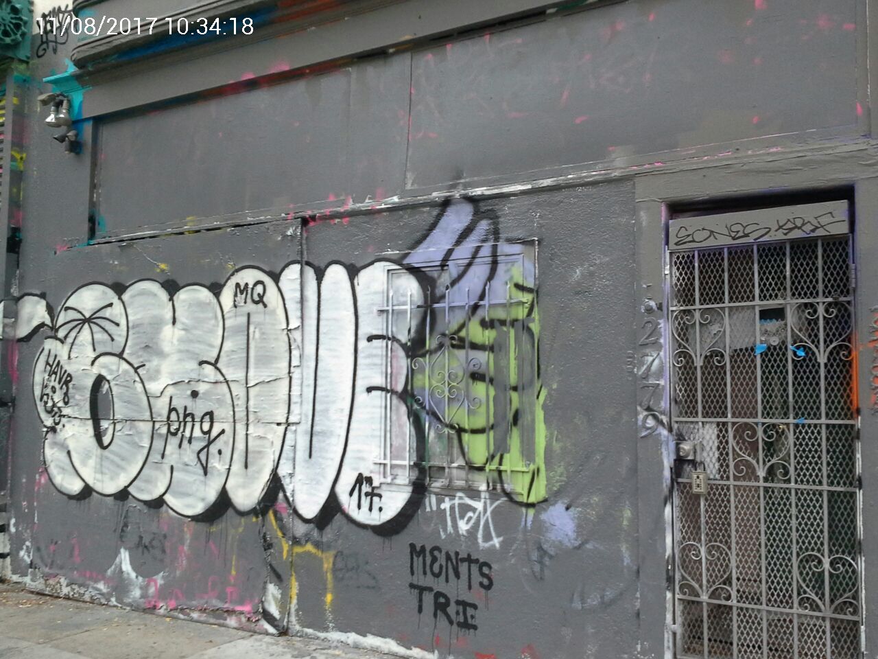 Graffiti at 2781 Folsom St