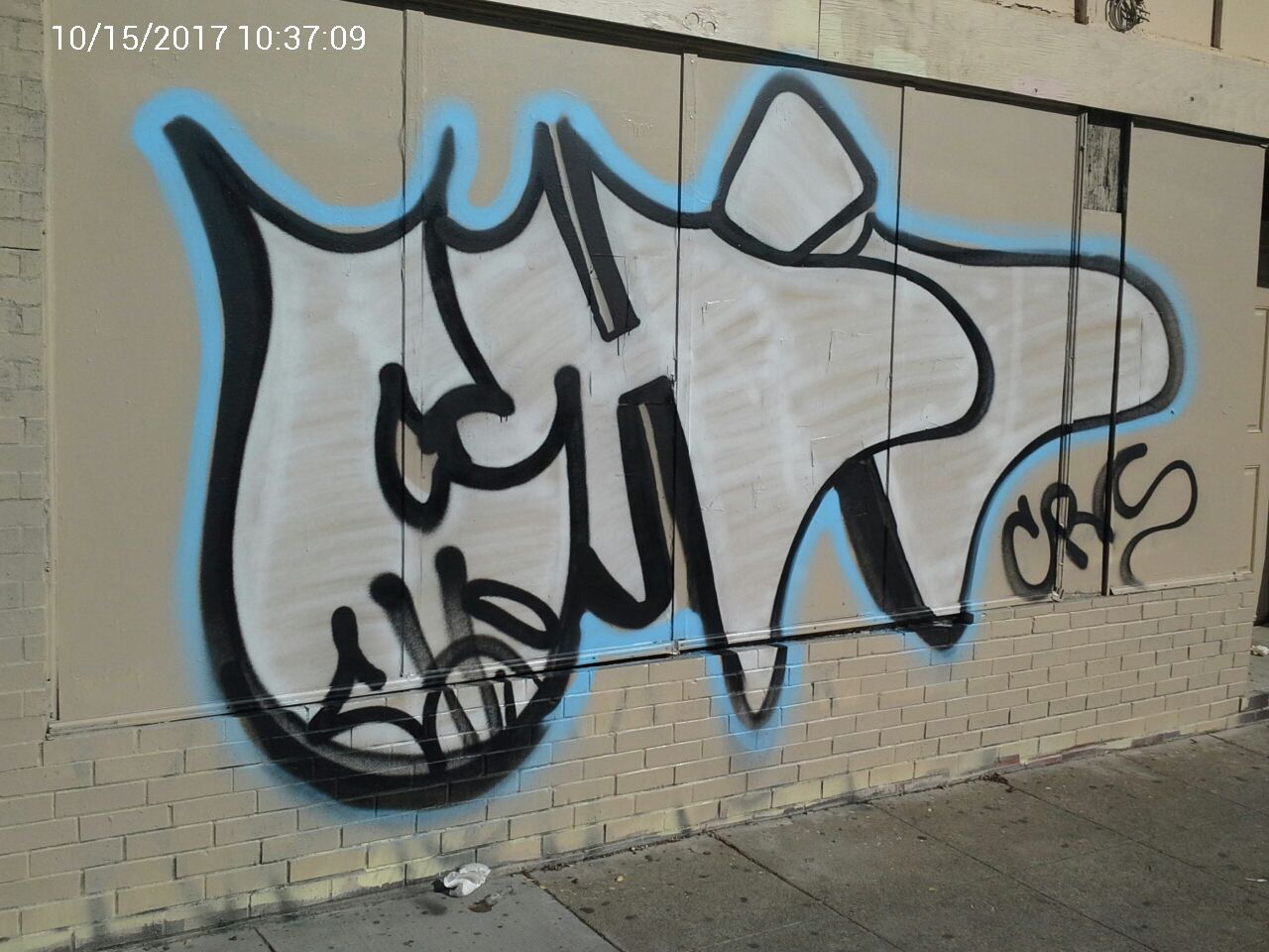 Graffiti at 2595 FOLSOM ST
