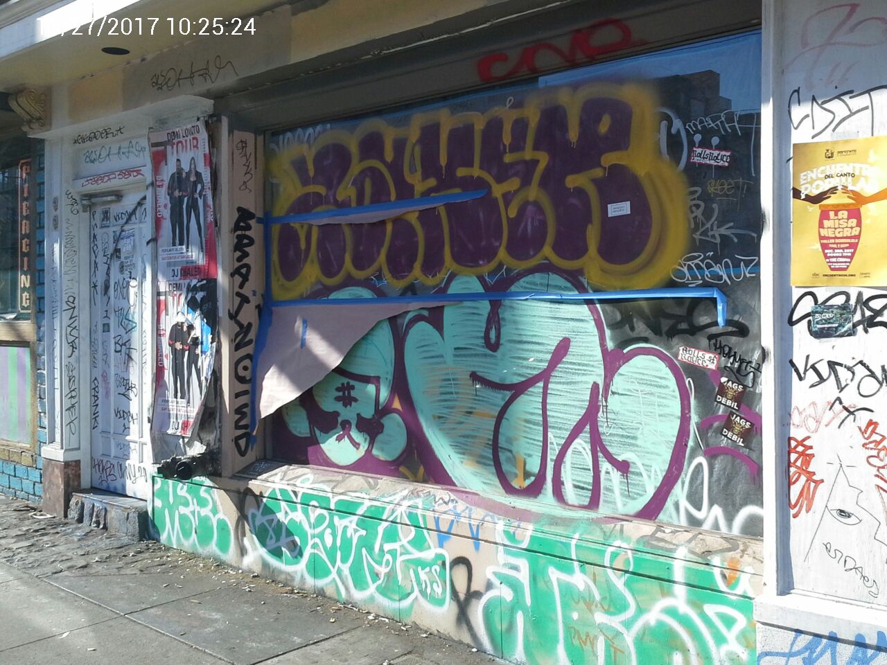 Graffiti at 2434 MISSION ST