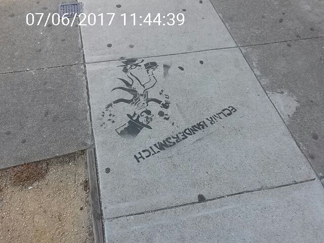 Graffiti at 650 Divisadero St