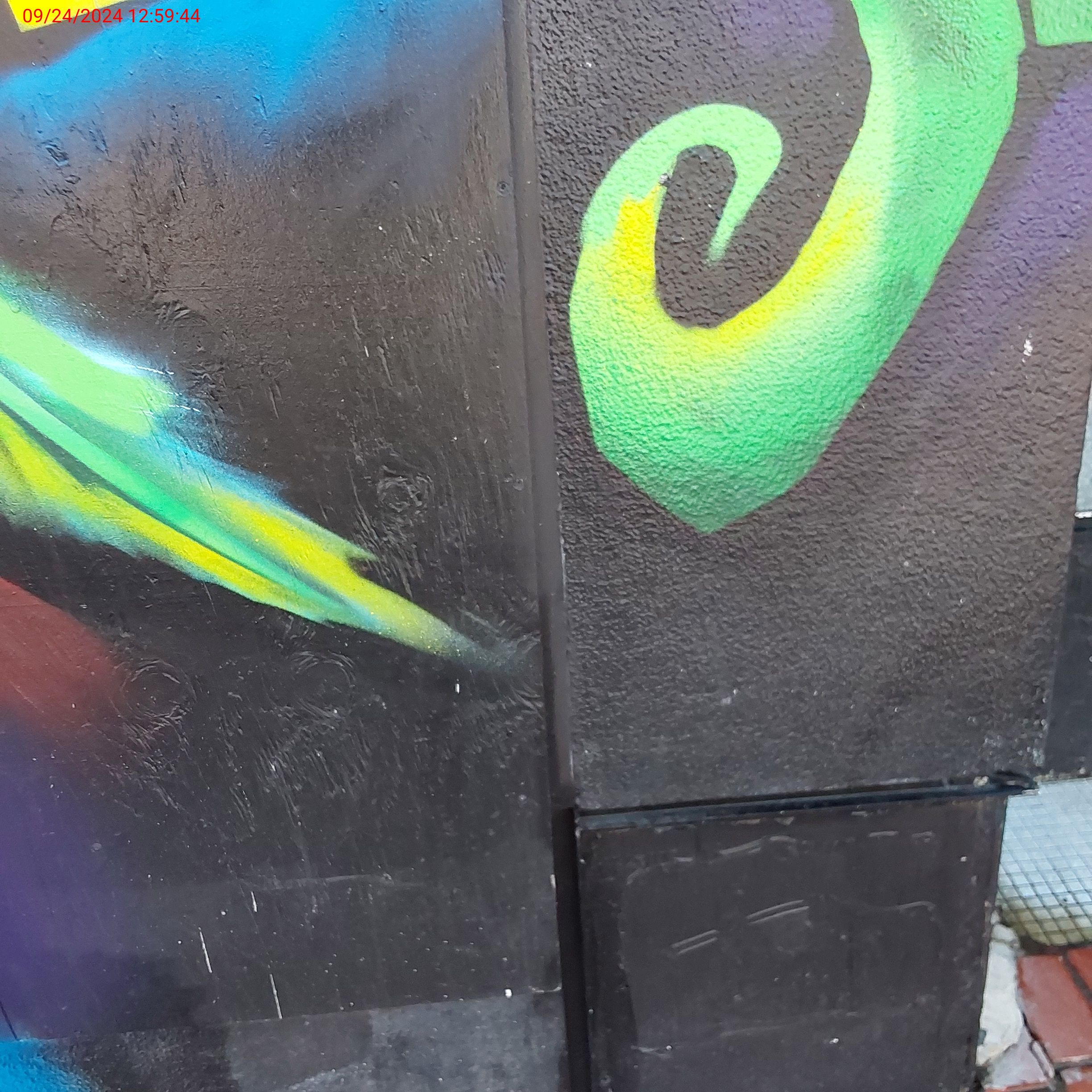 Graffiti at 1112 HOWARD ST