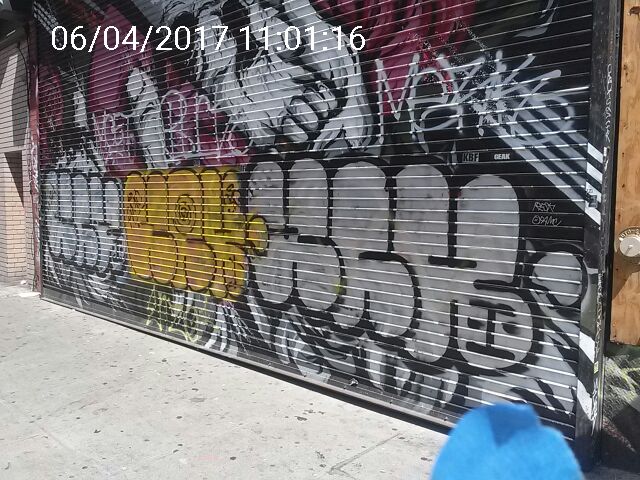 Graffiti at 886 Geary St