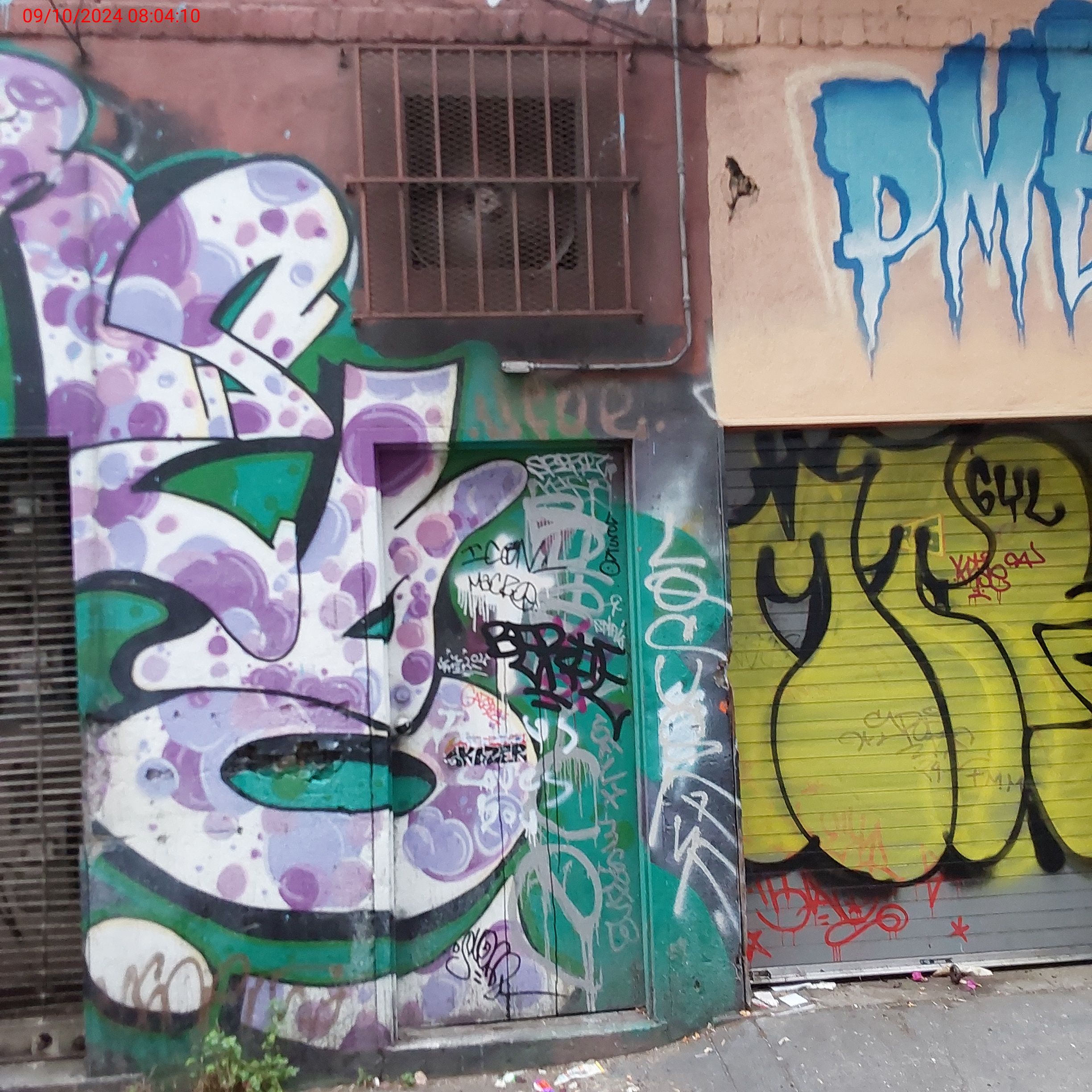 Graffiti at 527 03RD ST