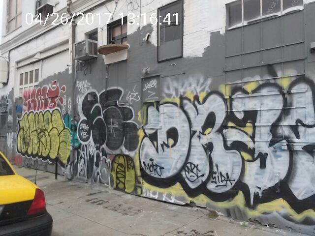 Graffiti at 1441 Stevenson St