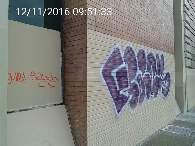 Graffiti at 389 09TH AVE