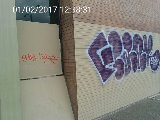 Graffiti at 389 09TH AVE
