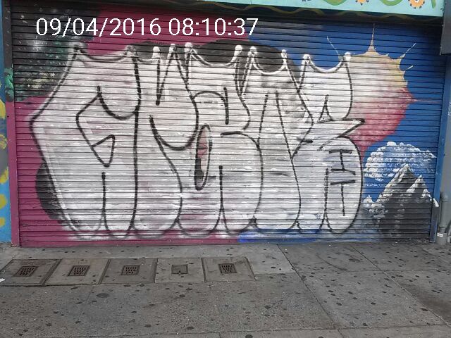 Graffiti at 2260 MISSION ST