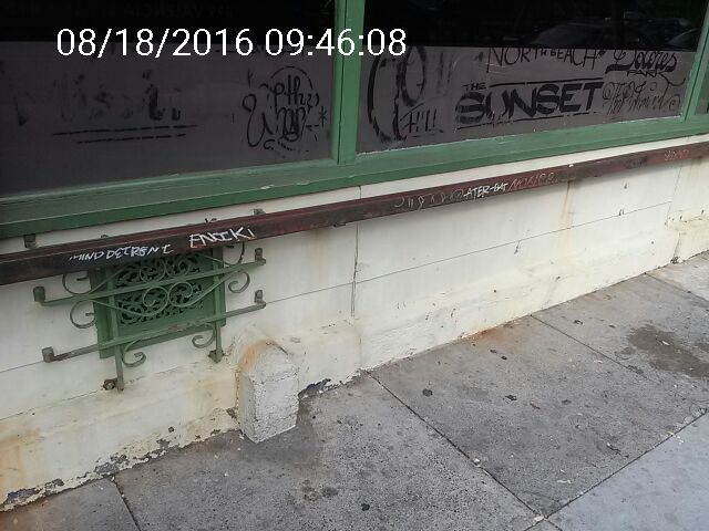 Graffiti at 2896 Folsom St