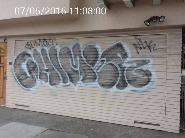 Graffiti at 2539 Lombard St