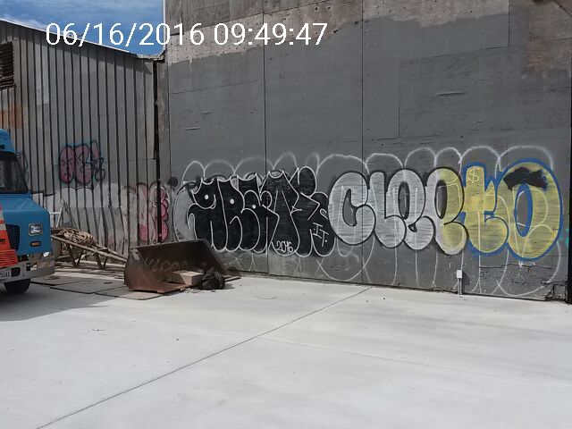 Graffiti at 2200 OAKDALE AVE