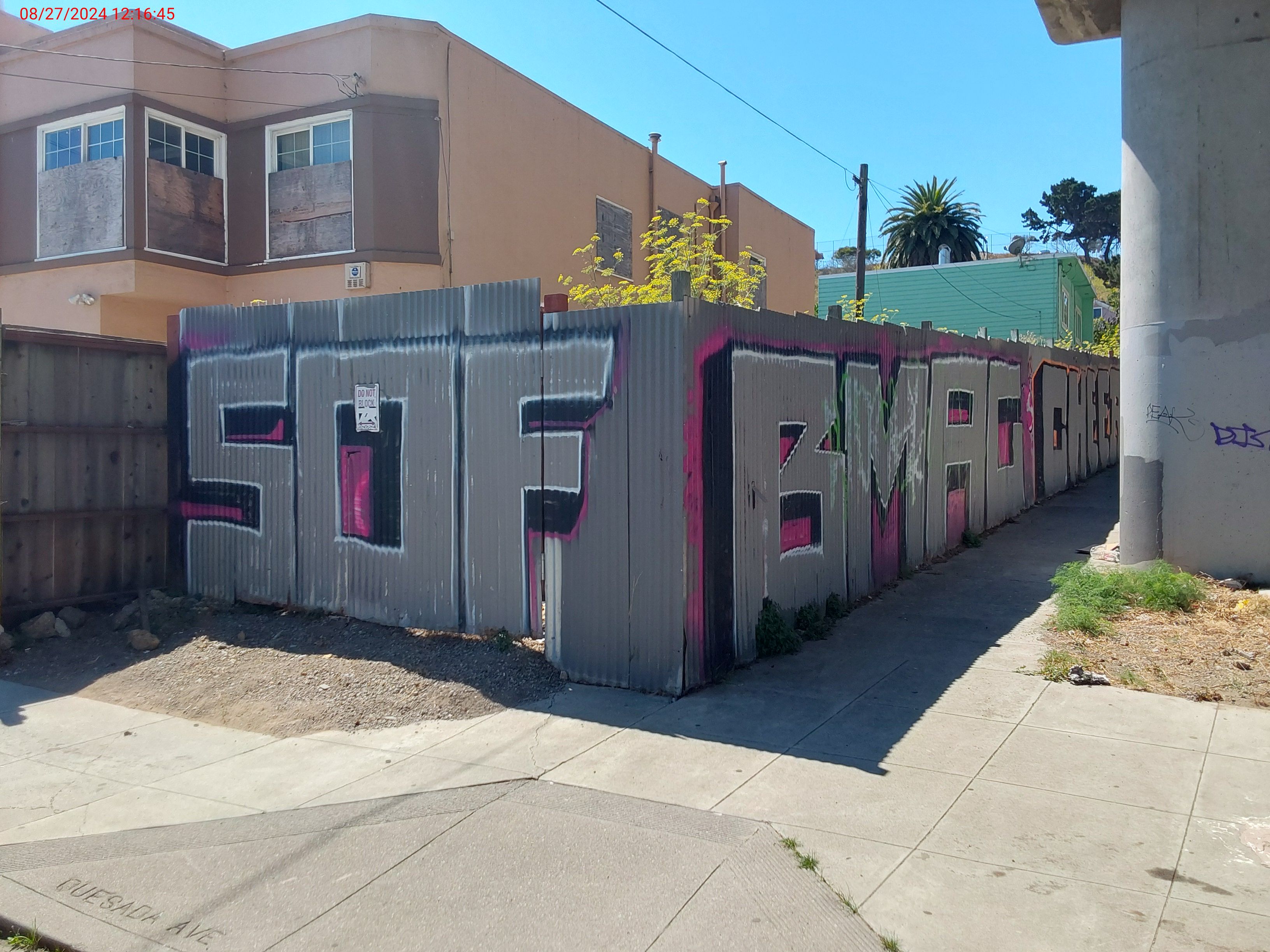 Graffiti at 2195 QUESADA AVE