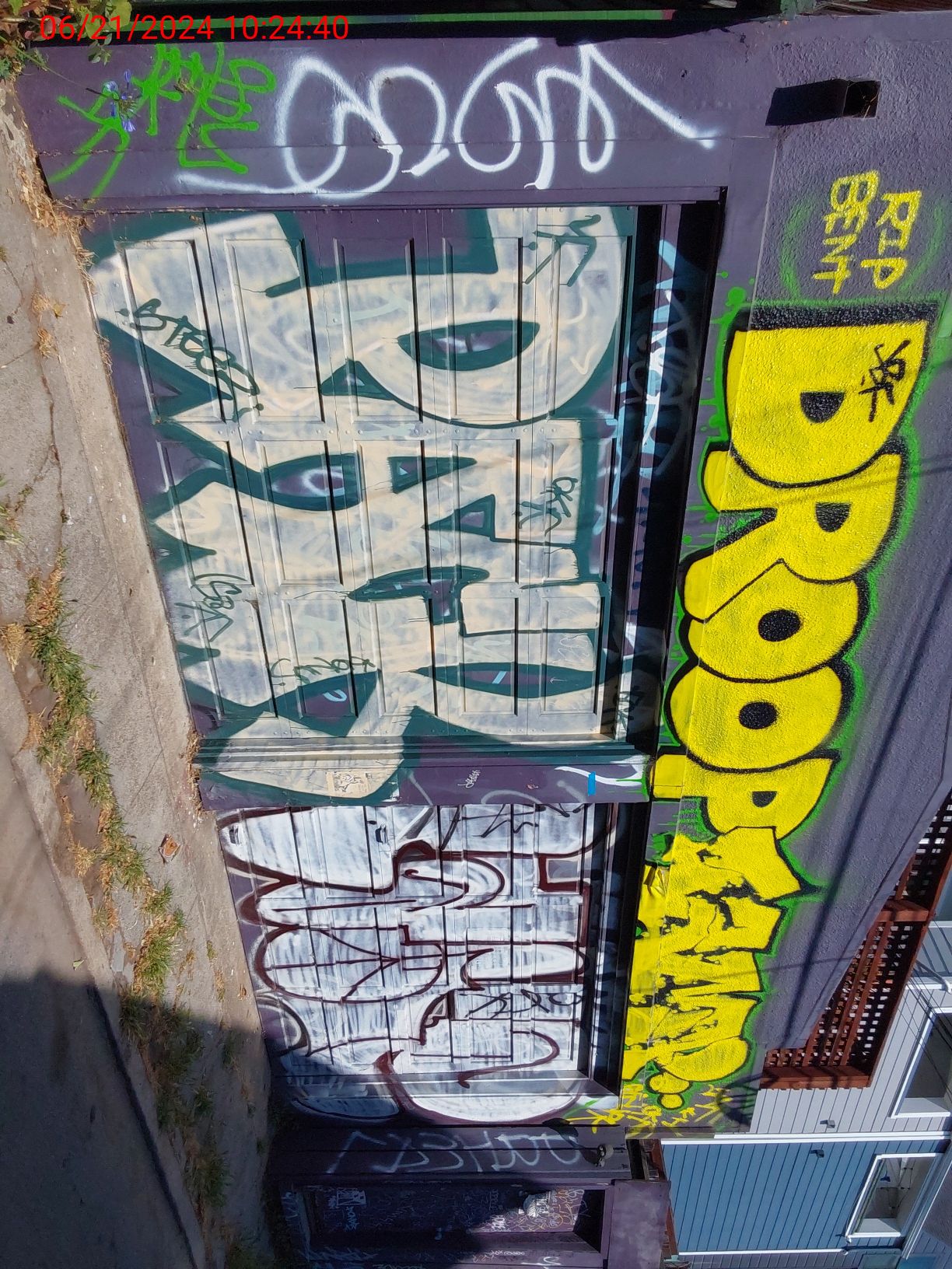 Graffiti at 2865 FOLSOM ST